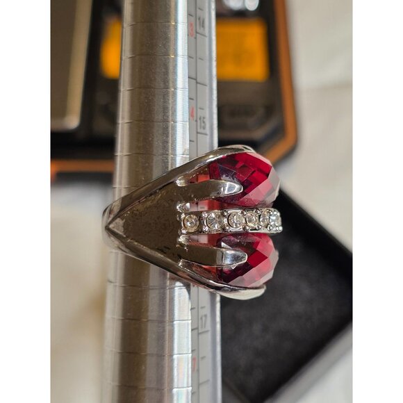 Cocktail Ring Red Multifaceted Glass & Rhinestones Rhodium Plated Size 6 - Picture 9 of 10